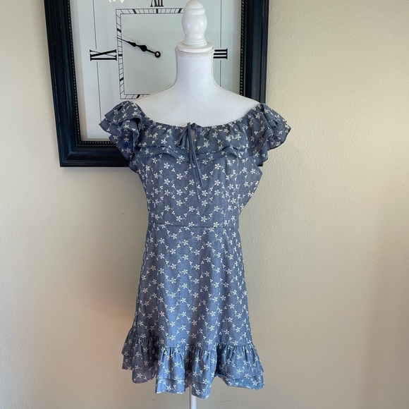 Chelsea & Violet Dresses & Skirts - Chelsea & Violet Off The Shoulder Floral Dress